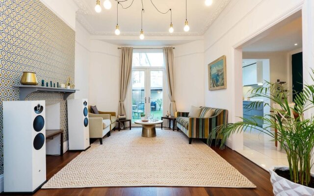 Veeve - Family Flourish