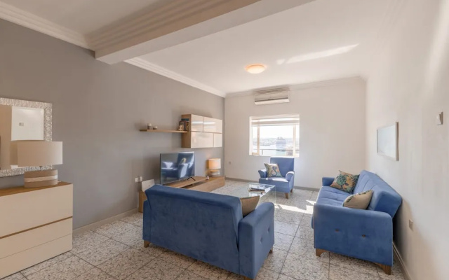 Harbour View Spacious 2BR Apartment