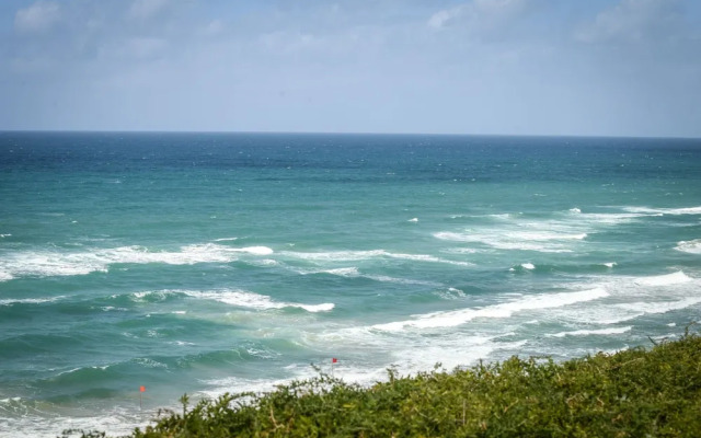 Seaside Escape with Private Patio by Sea N Rent