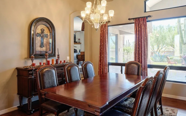 Valley View Villa - Private Pool - Hidden Bedroom