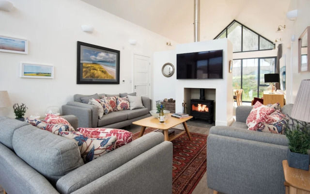 Wild Chive Lodge, Brada Quarry