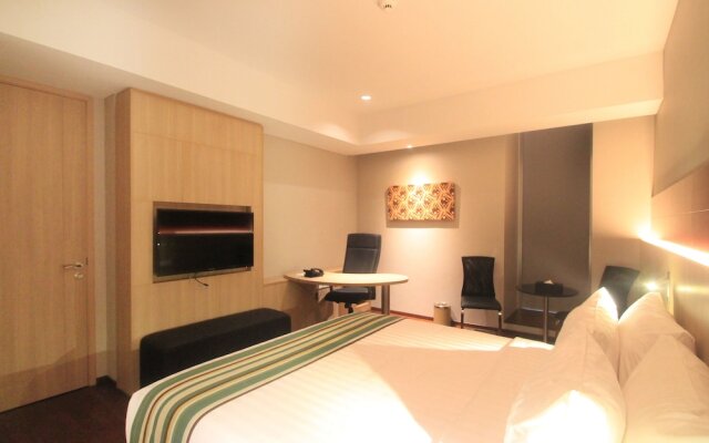 Ra Premiere Simatupang