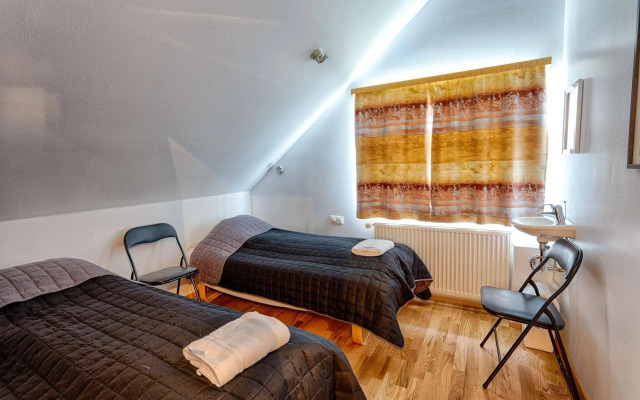 Hellisholar Guesthouse