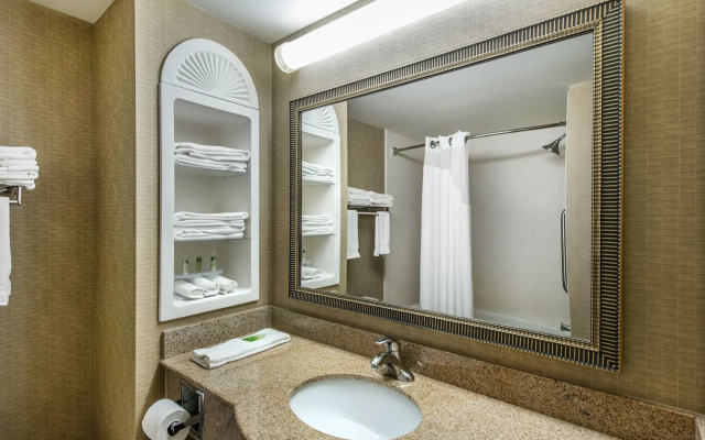 Holiday Inn Express Hotel & Suites Tilton - Lakes Region by IHG