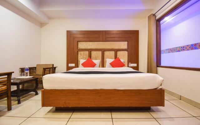 Capital O 69427 Hotel Golden Palm