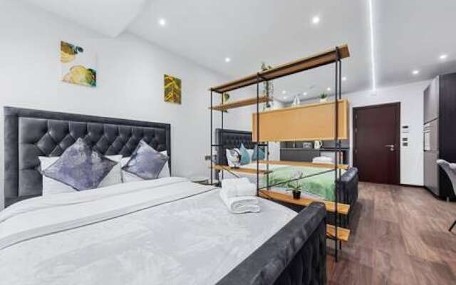 Modern Spacious Suite Sleeps 4 in Central London