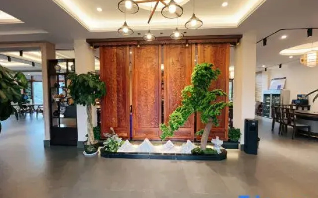 Longhushan Road Township Family Banquet Homestay