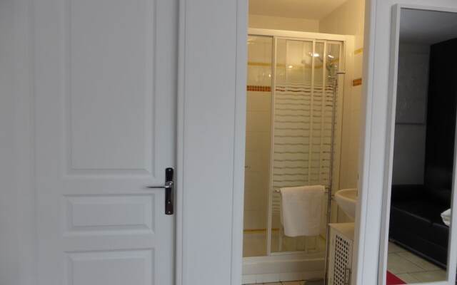Une chambre a Neuilly