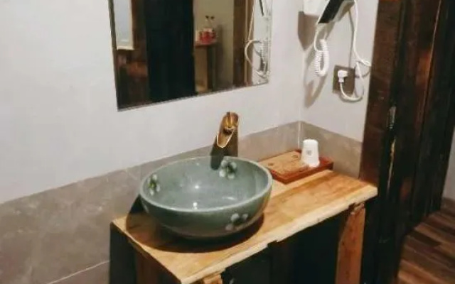 Xiyi Hailuogou townlet Xiaozhu Homestay – Bathroom – Luding