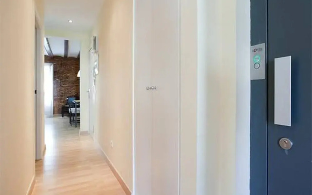 Old Town Apartment With Balcony And Wifi