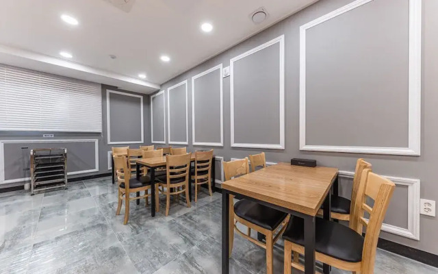 Theban Hotel