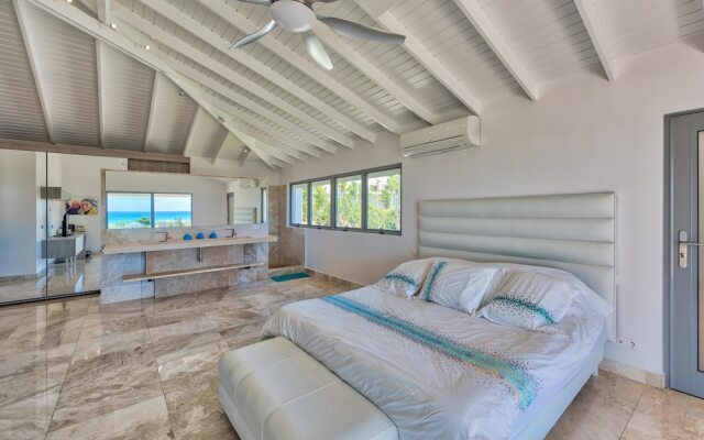 Swanky Caribbean Estate, Ocean Views, Heated Pool, AC, Free Wifi, Ping Pong, Pool Table