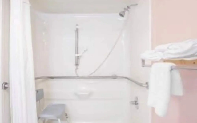 Super 8 Motel - Columbia