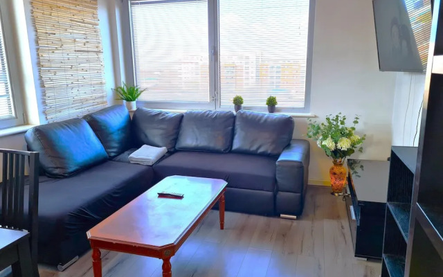 2 bedroom Central Flat with Parking