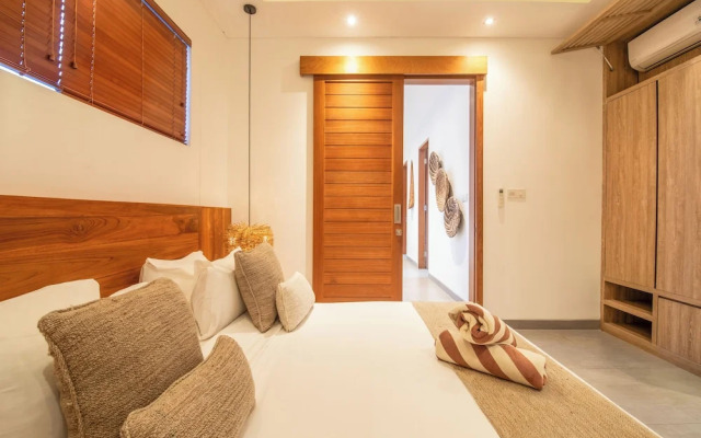 Luxury 4BR Haven, Steps to Canggu's Beach Elegance
