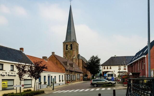 Elegant Farmhouse in Michelbeke - Brakel With Terrace, Garden