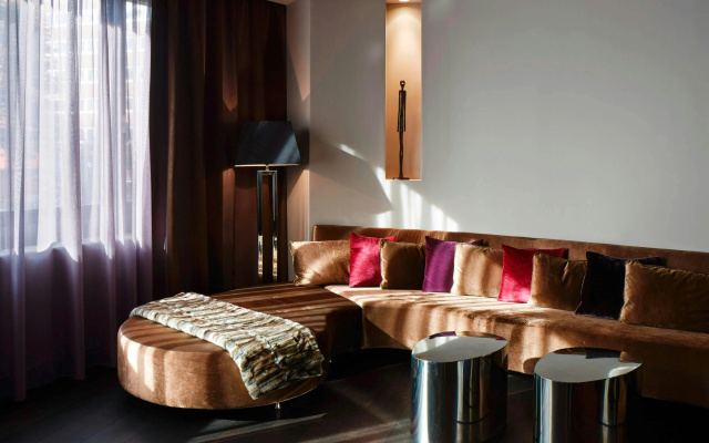 Roomers Frankfurt Central, Autograph Collection