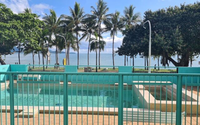 Emthree Seaside Apartments