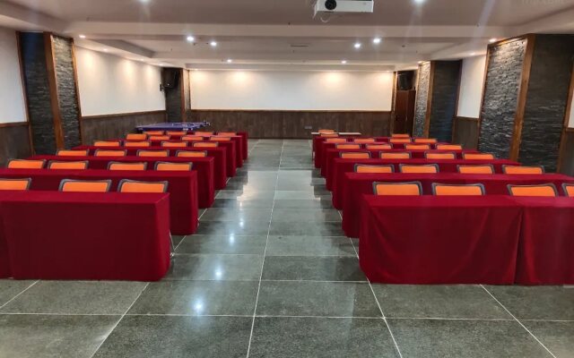 Vienna International Hotel of  Yingbin Road Altay Airport
