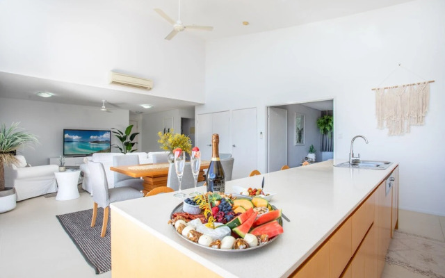 Airlie Beach Penthouse With Pool Near Whitsundays