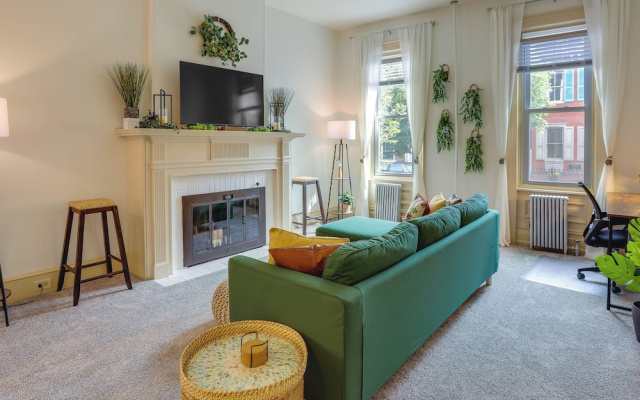 Walk to Restaurants & Shops: Apt in Pennsylvania!