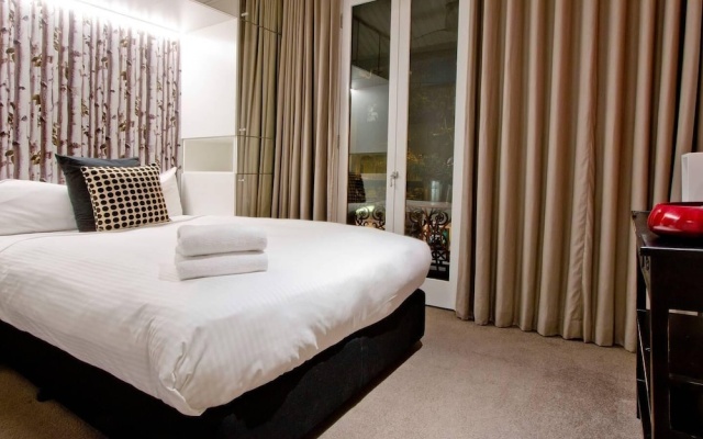 3 Storey Home Close Walk To Fox Studios SCG & City – Guest Rooms – Sydney