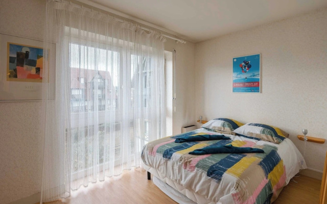 Charm 2 Rooms With Parking in Heart of Deauville