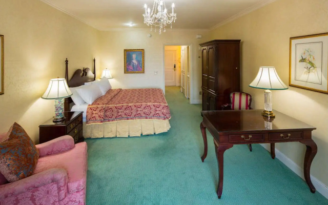 Bristol Hotel, Boutique Collection