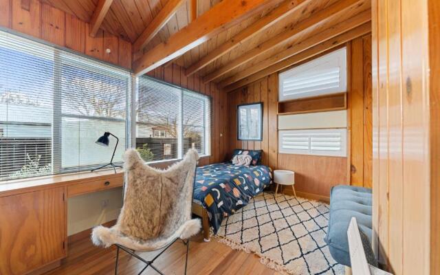 The Walnut Tree House - Martinborough Holiday Home