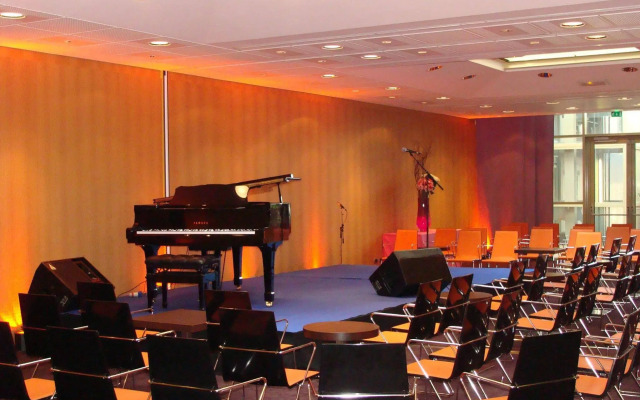 Holiday Inn Express Paris-Canal de la Villette by IHG