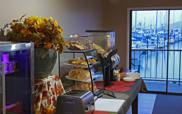 Astoria Riverwalk Inn