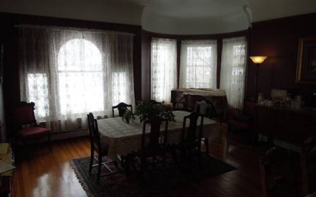 Historic Mansion House Inn