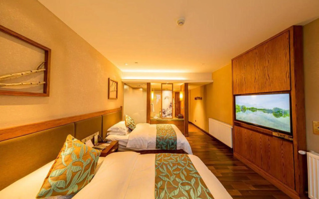 Jin Ding Hotel (Yuexia Building)