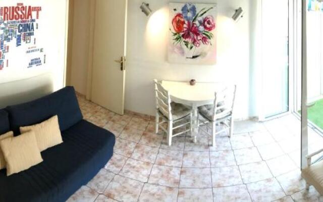 100m from the beach cosy apartment