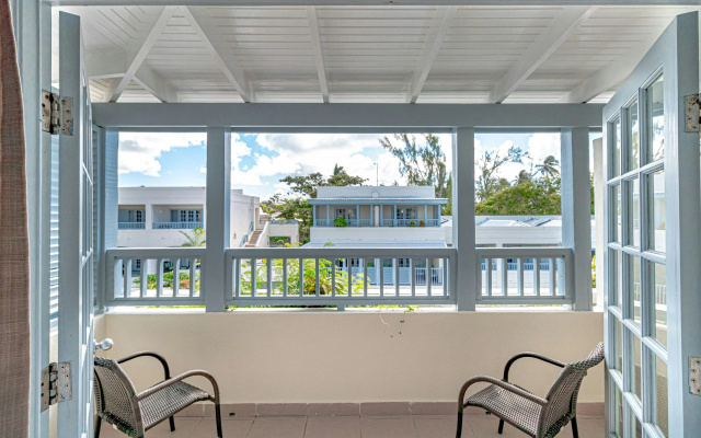 Savannah Beach Club Hotel