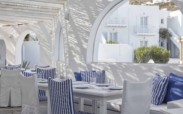 Mr & Mrs White Tinos