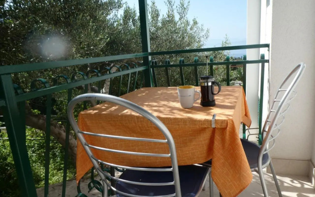 Apartments and rooms with parking space Tucepi, Makarska - 6901