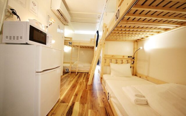 coins hostel tenjin