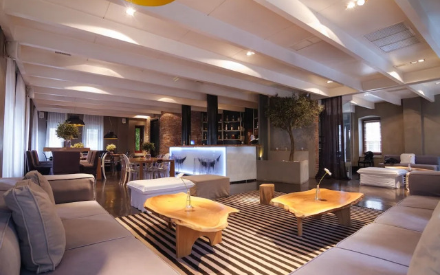 Life Gallery Hotel