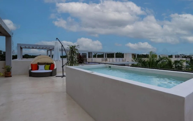 Luxury Penthouse w Private Pool Stunning Views