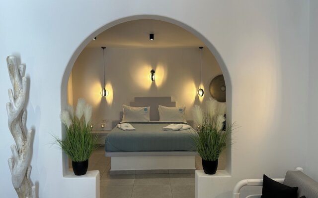 Santorini Miracles Suites, Adults Only