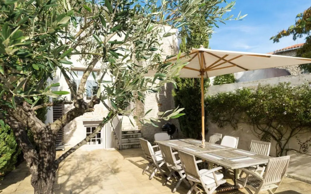 Villa Petit Sergent With Pool, Cinema