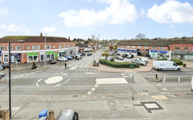 EasyStays - Modern Apartments in Windsor with Parking