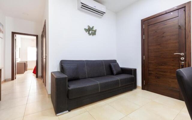 PC3- Centrally Located Apt-Close to University