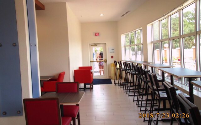 Holiday Inn Express Hotel & Suites Tampa-Fairgrounds-Casino by IHG