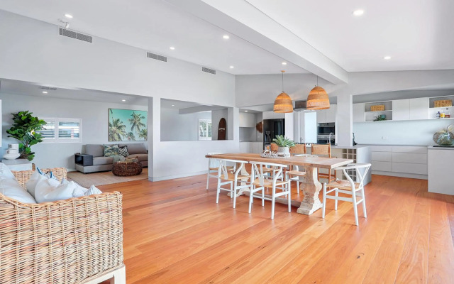 Luxe Coastal Abode, Marcus Beach