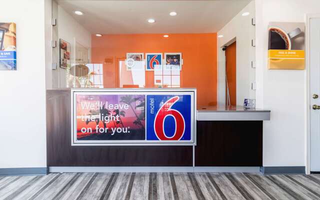 Motel 6 Barstow, CA - Route 66