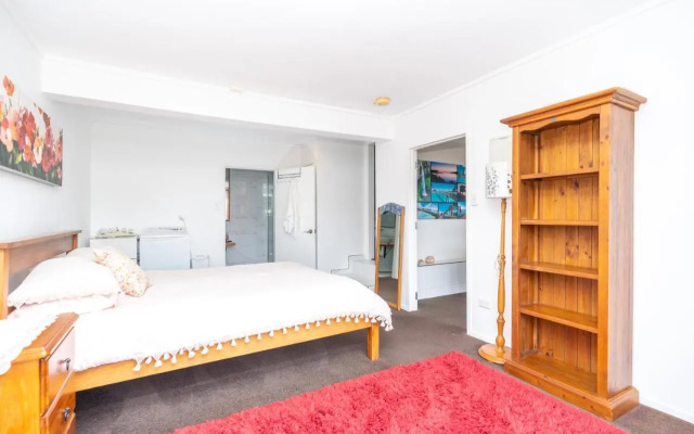 Apartment on Robert Rd