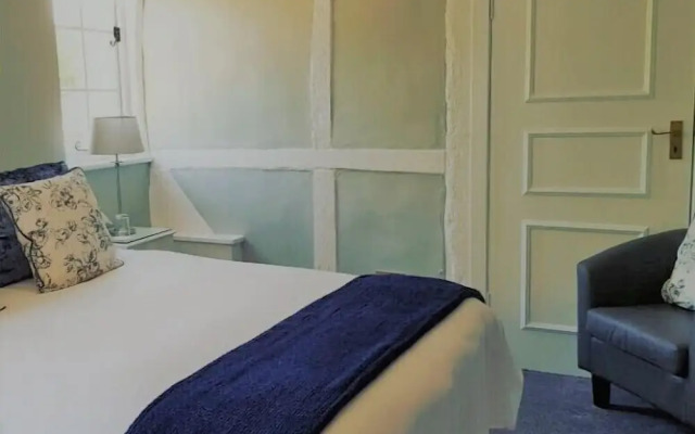 Random Hall Hotel