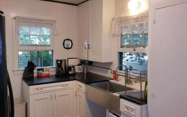 Modern❤️Smart Craftsman HDTV Keurig AC❤of Downtown